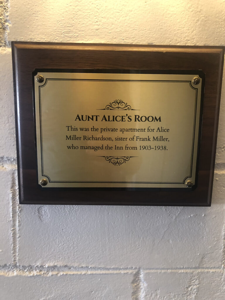 Aunt Alice Suite Sign